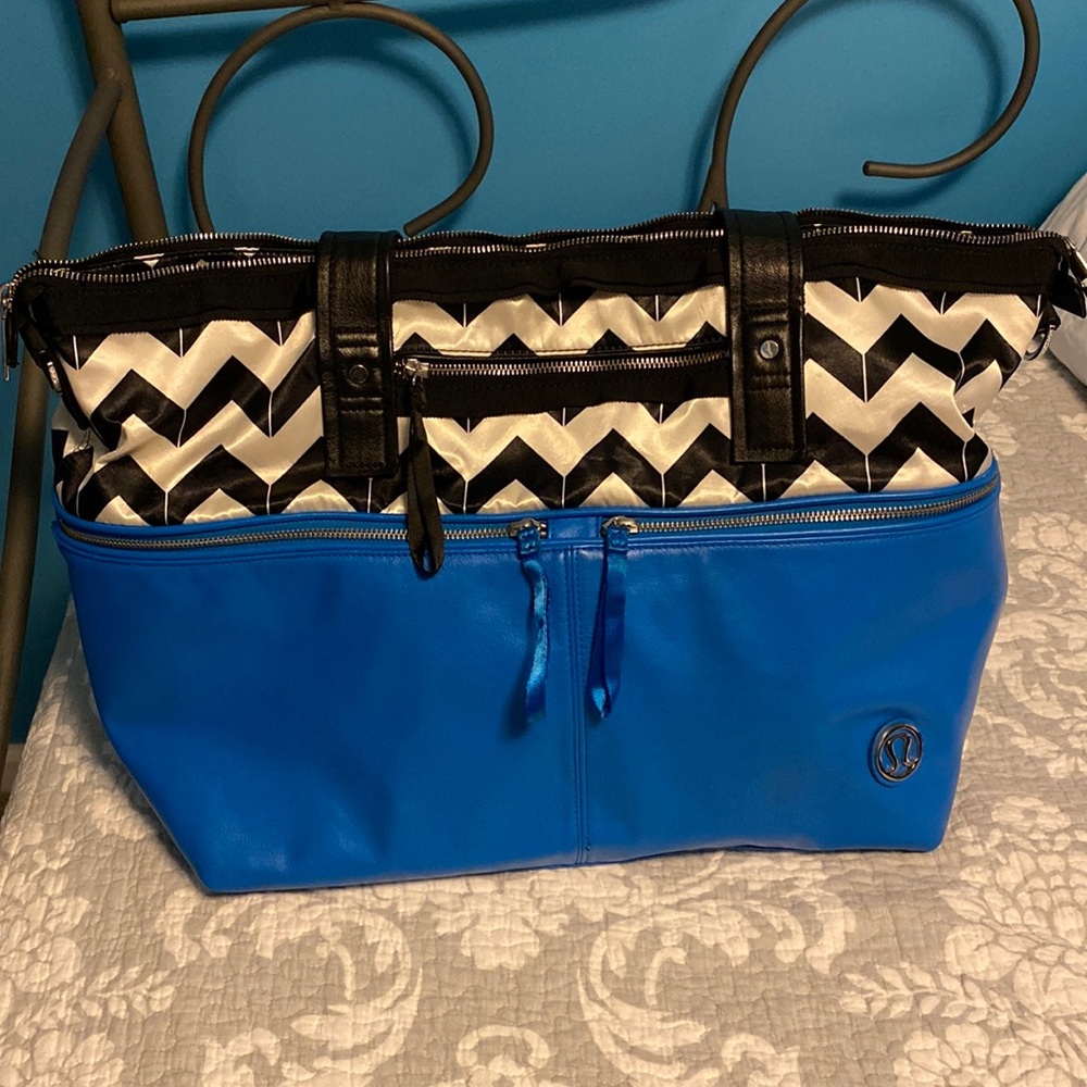 lulu lemon duffel bag
